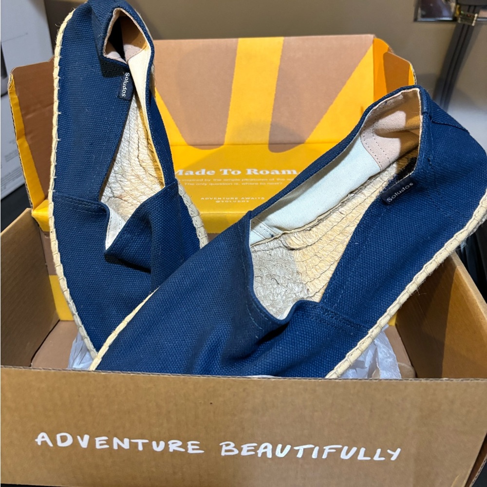 NWT - navy blue men’s Soludos espadrilles